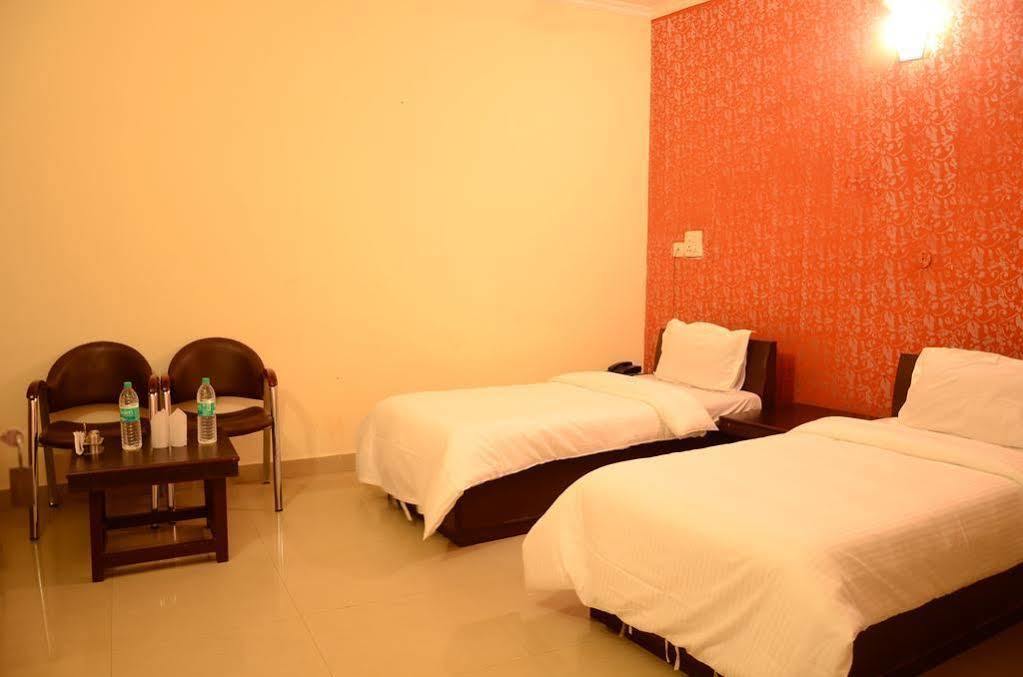 Hotel Le Princess @ Airport New Delhi Buitenkant foto